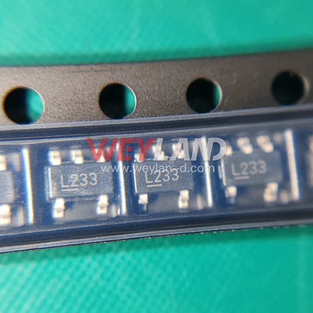 Microchip MIC5235-3.3YM5-TR