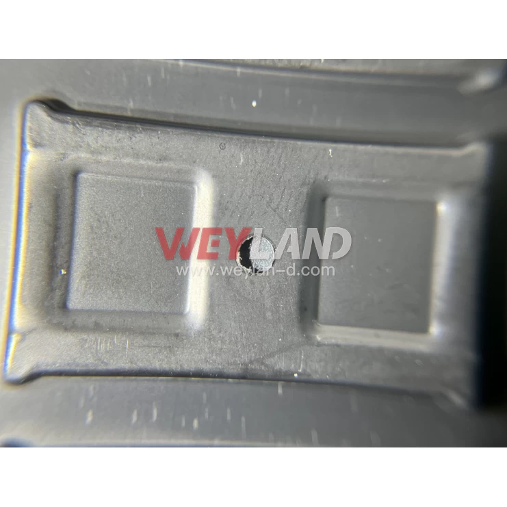 Micron MT48LC16M16A2P-75:D Picture three