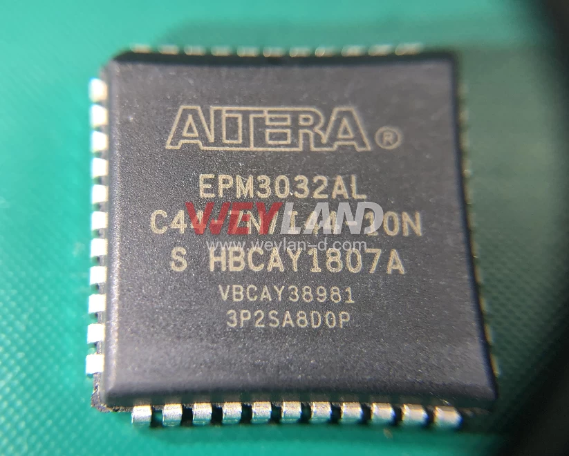 EPM3032ALI44-10N